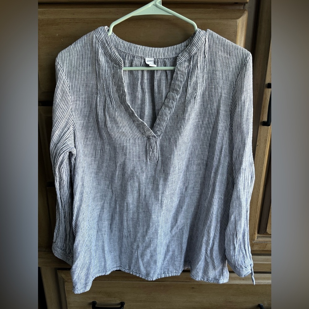 Old Navy women’s M blue & white striped shirt with sleeve bows
